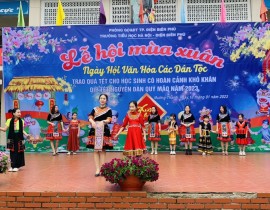 2-Co-tro-cung-trinh-dien-thoi-trang1.jpg